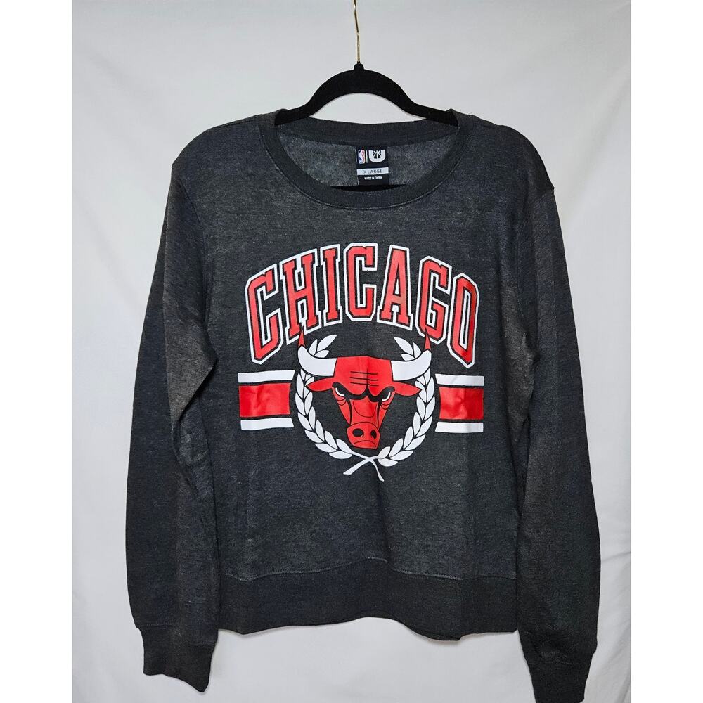 UNK NBA Chicago Bulls Crewneck Sweatshirt Charcoal Gray Graphic Mens XL NWT